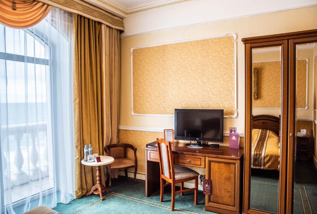 格兰德皇宫酒店 斯韦特洛戈尔斯克 外观 照片